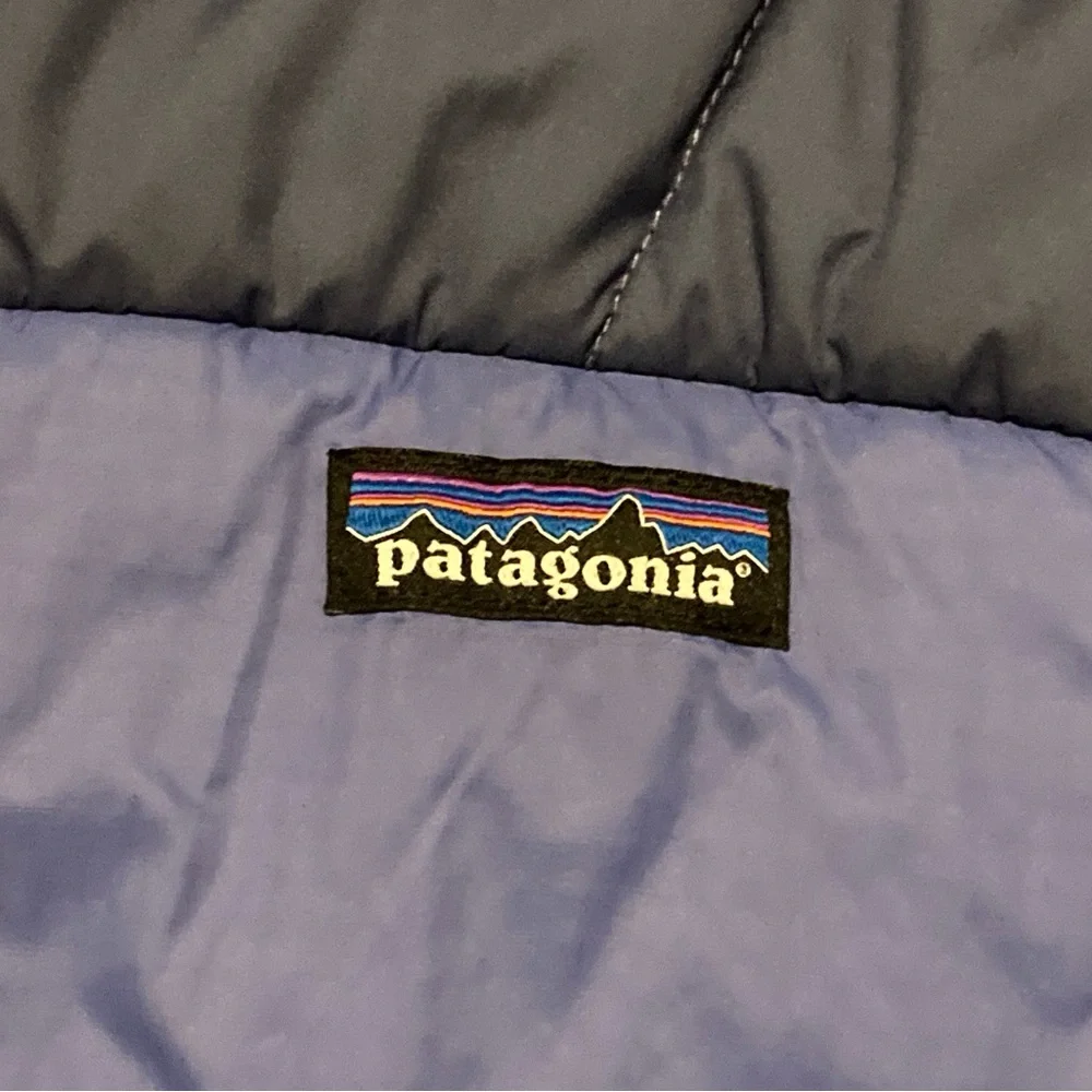 Patagonia Kids Insulated Hooded Puffer Jacket – Size 10 - Picture 2 of 6